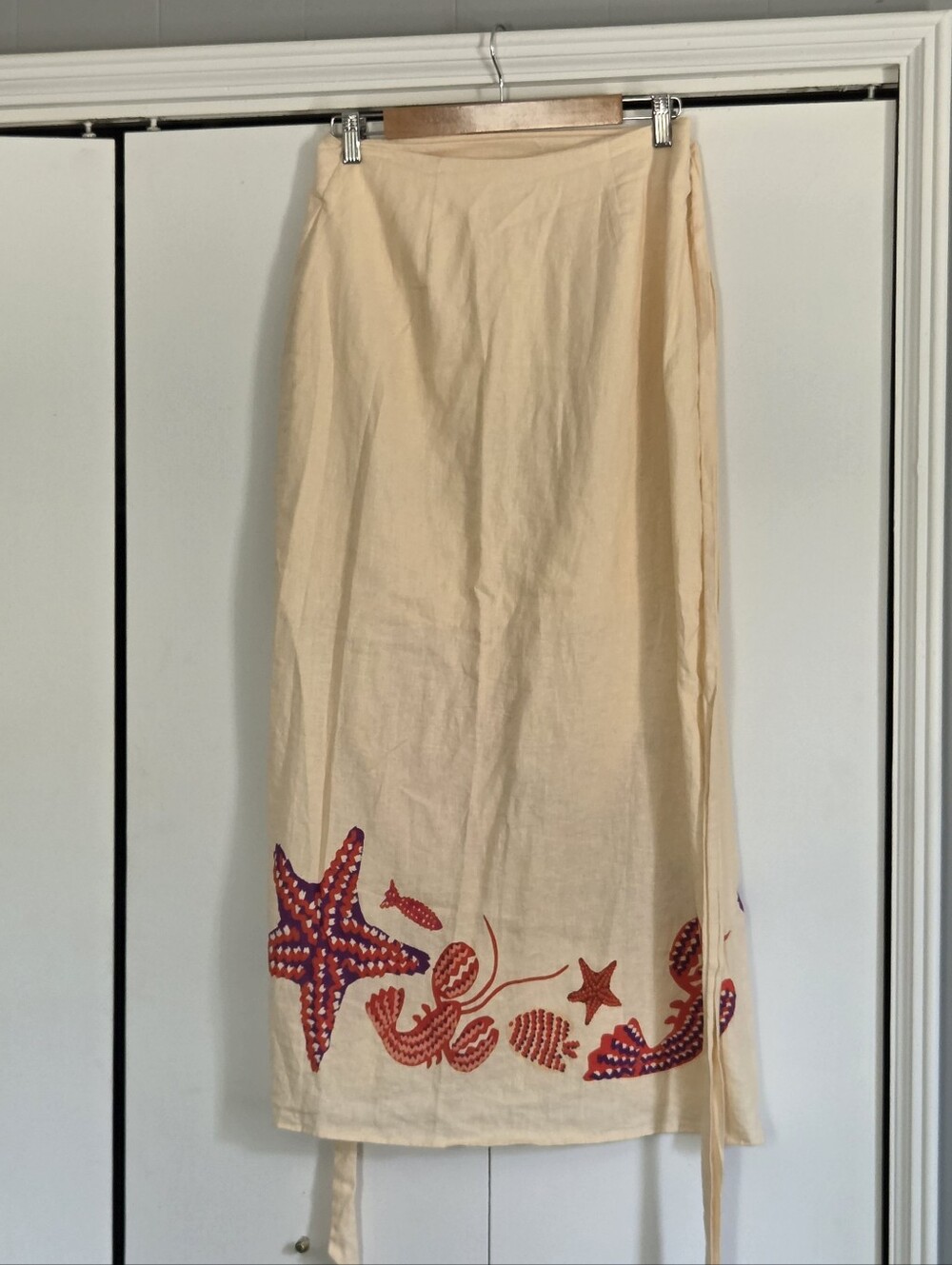 FARM Rio Cream Maxi Wrap Skirt with Red & Purple Sea Motif - Picture 3 of 6